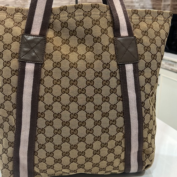 A36- 💯 % authentic Gucci tote bag - Picture 8 of 16